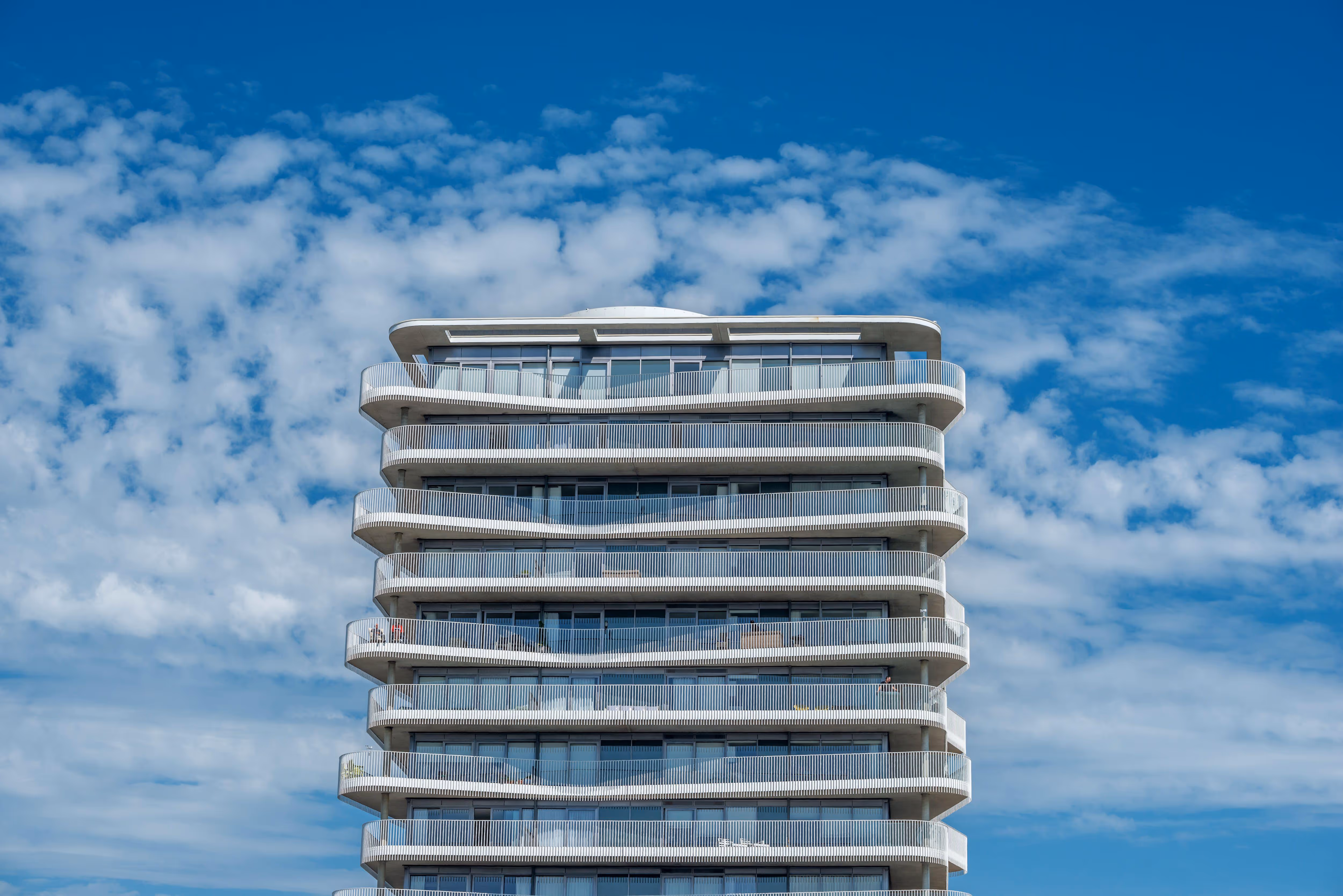 anodised facade formulated to ensure long-term colorfastness and gloss retention despite unrelenting exposure to sand abrasion and seaside salinity