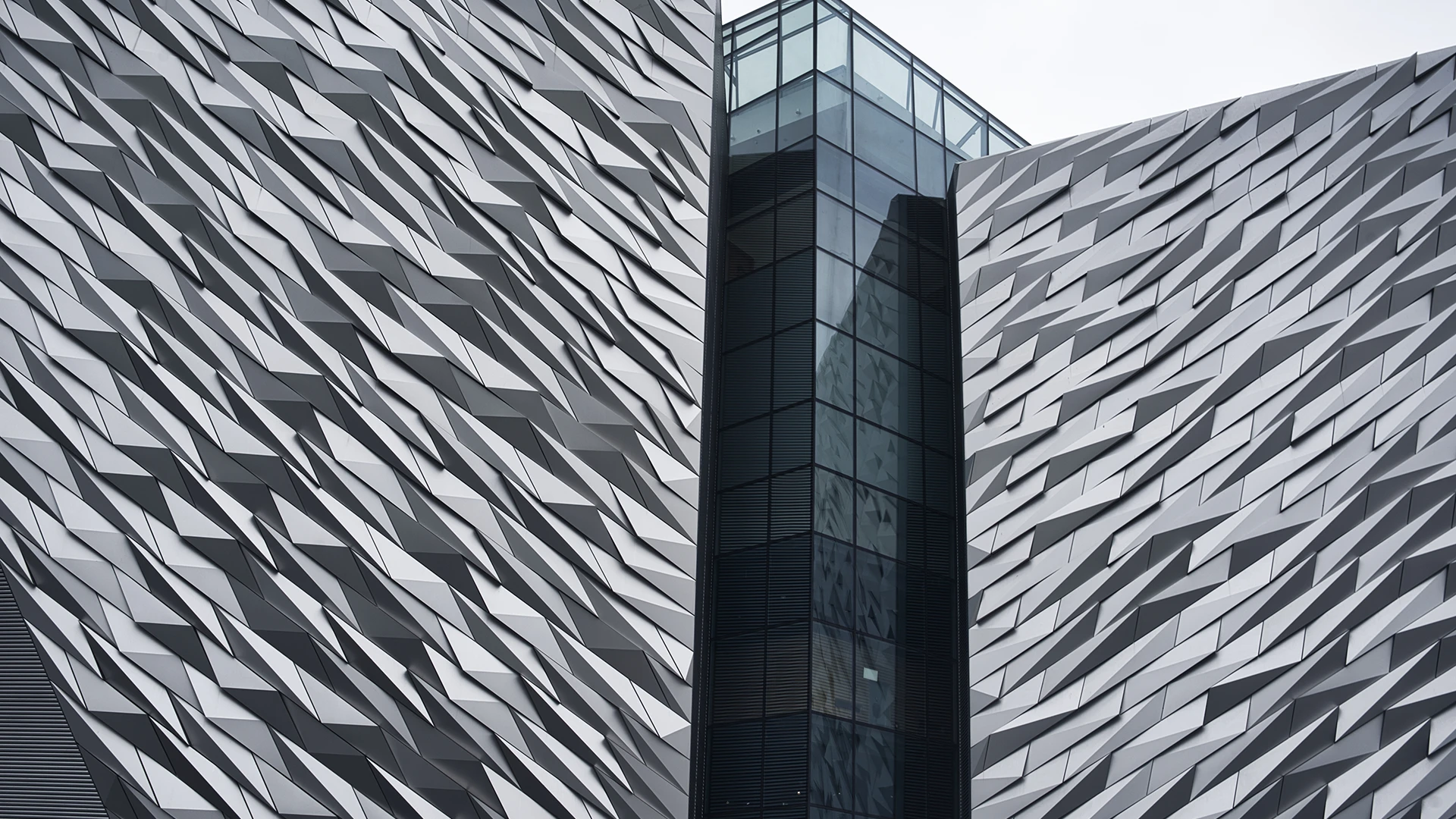 Titanic building zoomed in