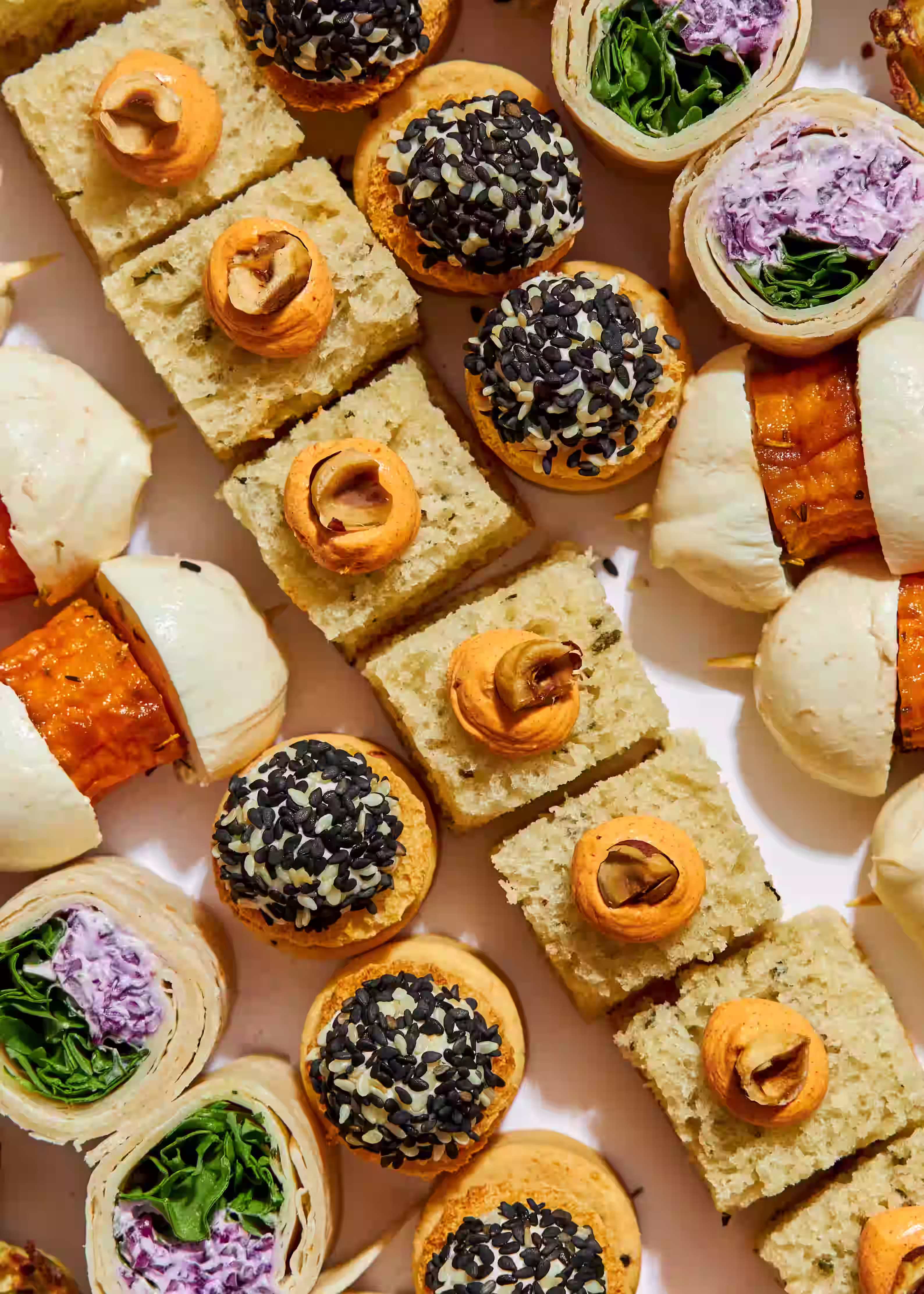 Planche pièce cocktail L’Extraordinaire avec pièces raffinées et bouchées apéritives