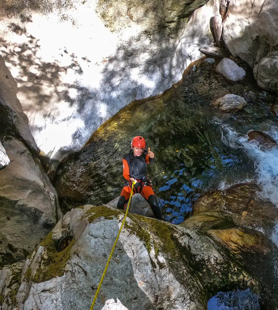 Canyoning Hrcavka women abseilng rope