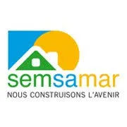 Logo de Semsamar avec une maison blanche sur fond bleu et un soleil jaune, accompagné du slogan Nous construisons l'avenir.