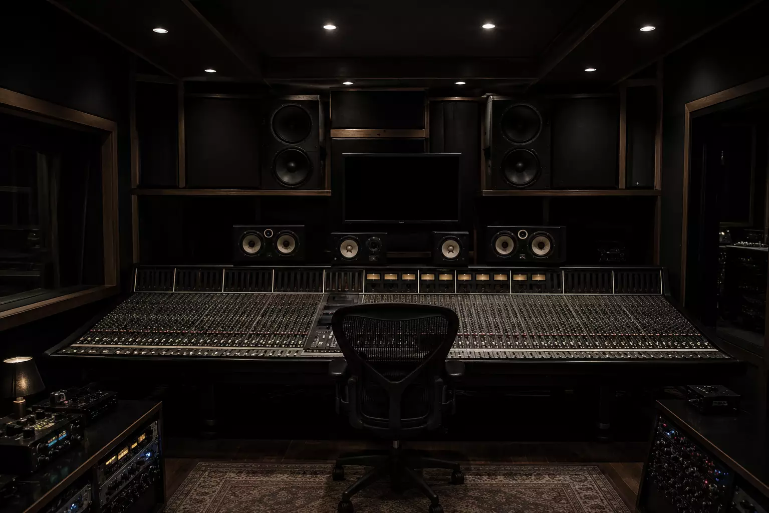 Zac Samuel studio