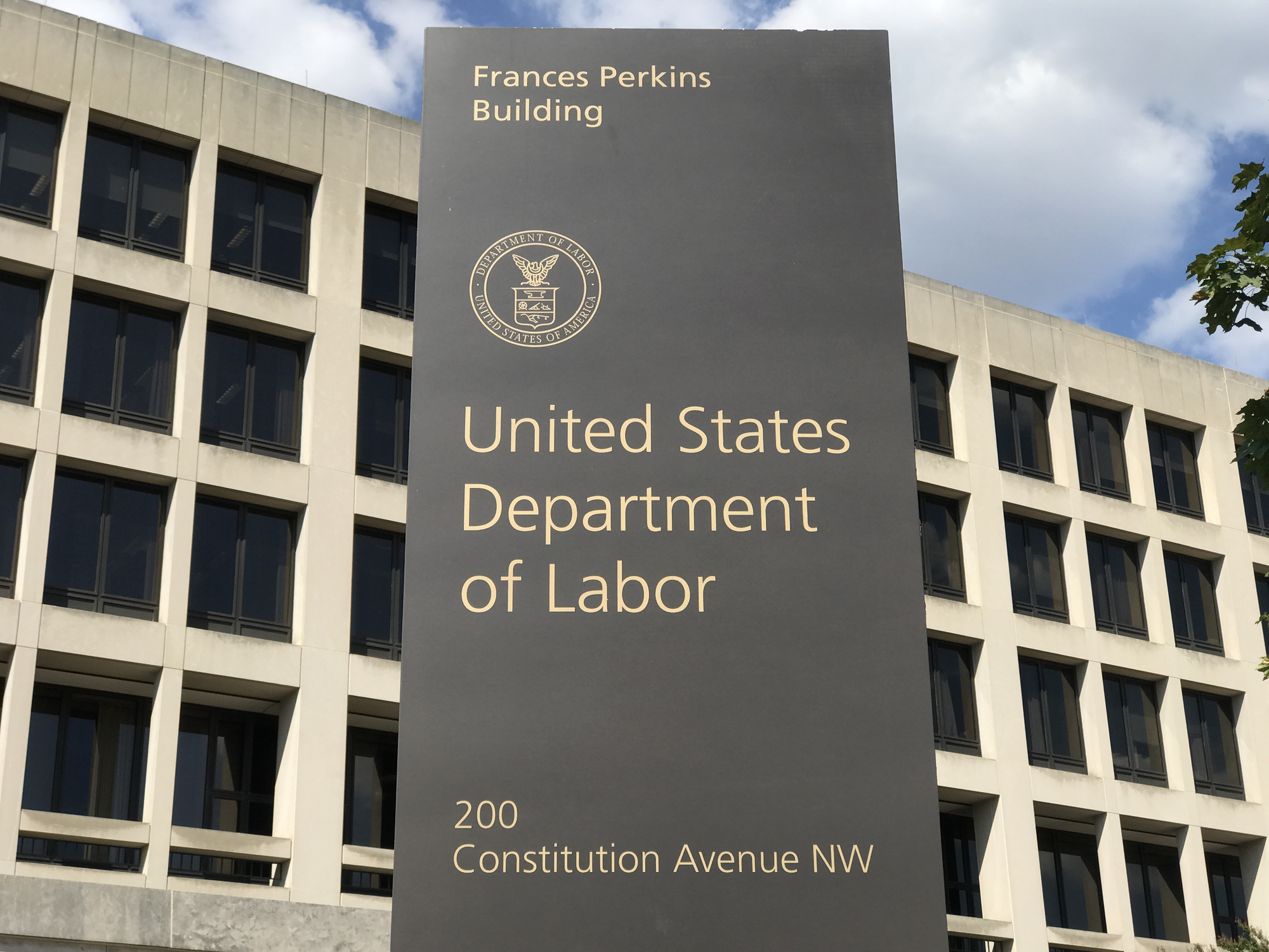 Employee or independent contractor alike - subscribe to NSBA's Regulatory Rundown for real-time updates and exclusive analysis from NSBA, including updates from the Department of Labor (DOL).