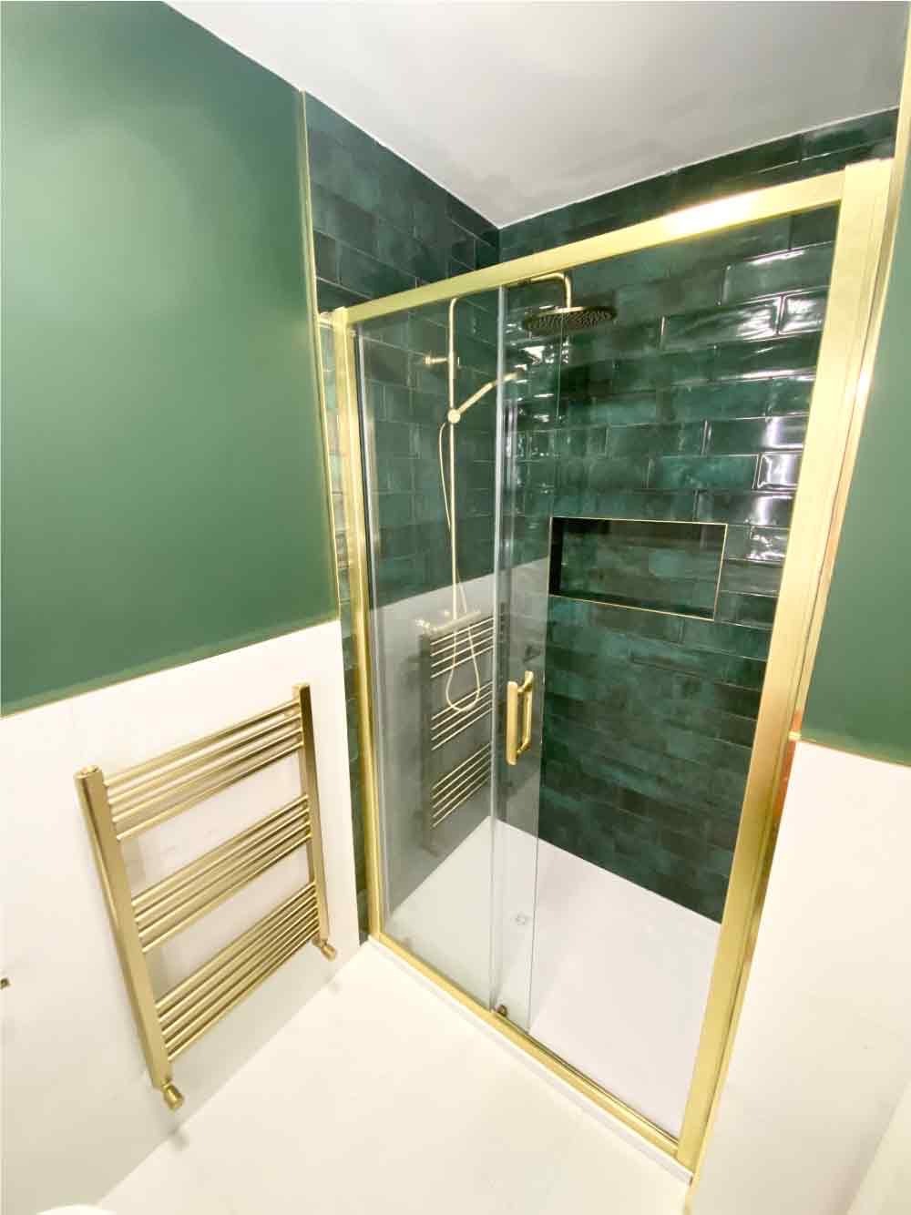 image of ensuite bathroom (for a bed & breakfast)