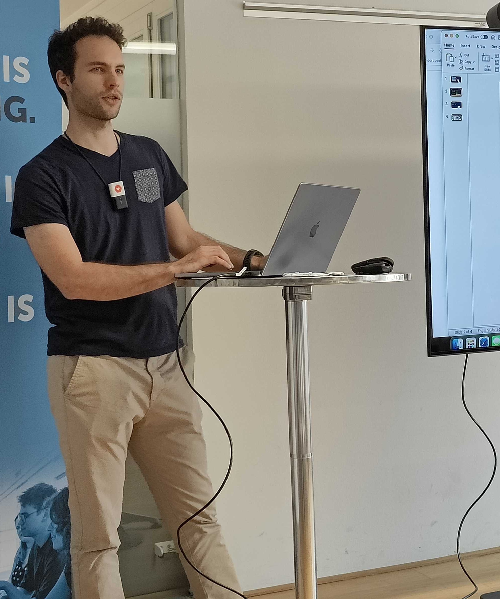 Riccardo hosting a Vienna DevOps Meetup