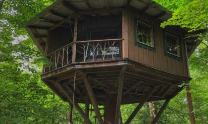 The Magical Treehouse - Adirondack Vacation Base