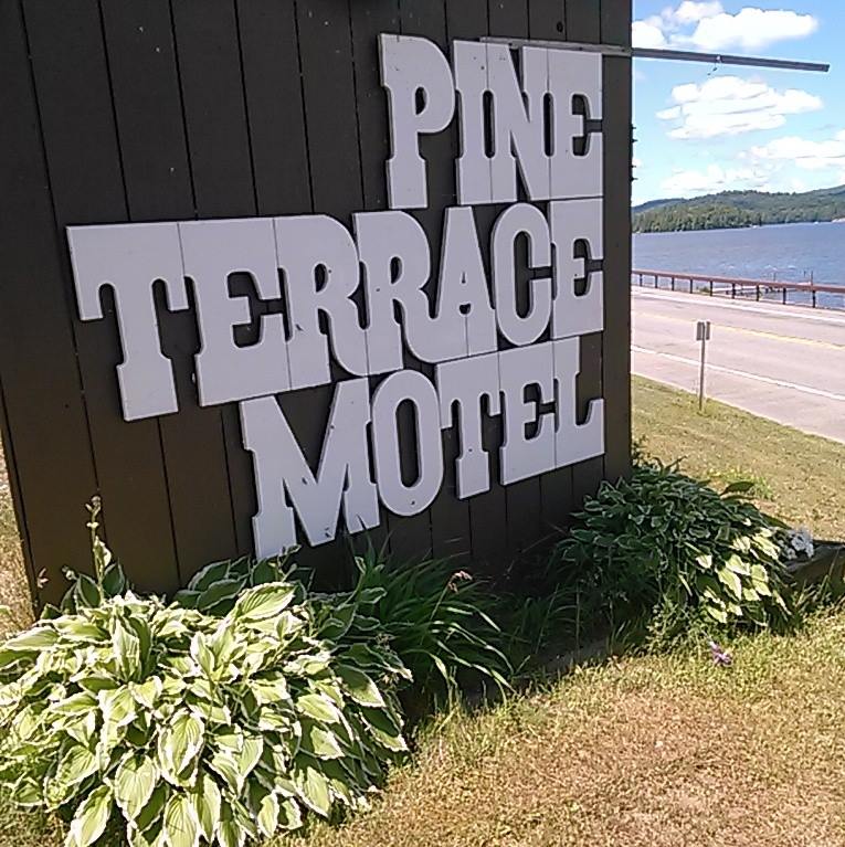 Pine Terrace Motel & Resort