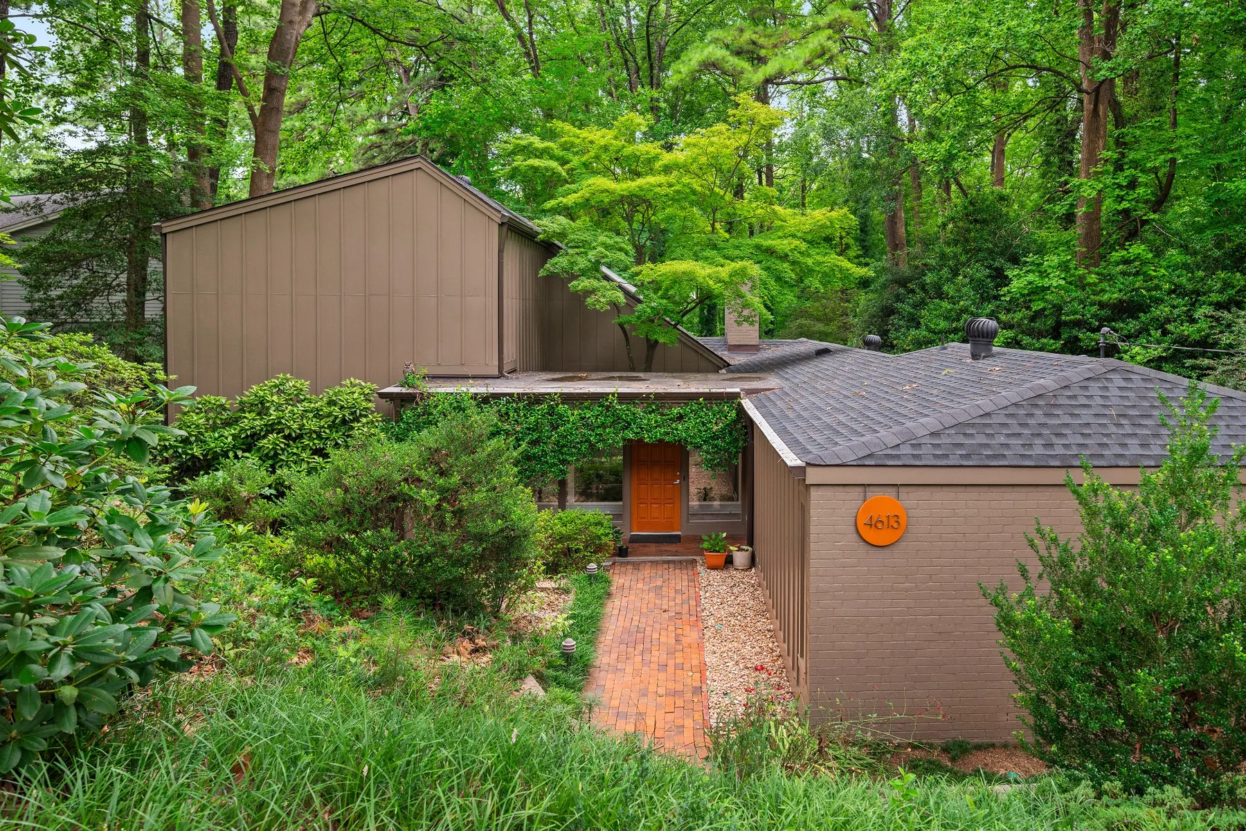 Wooded contemporary home exterior in Raleigh