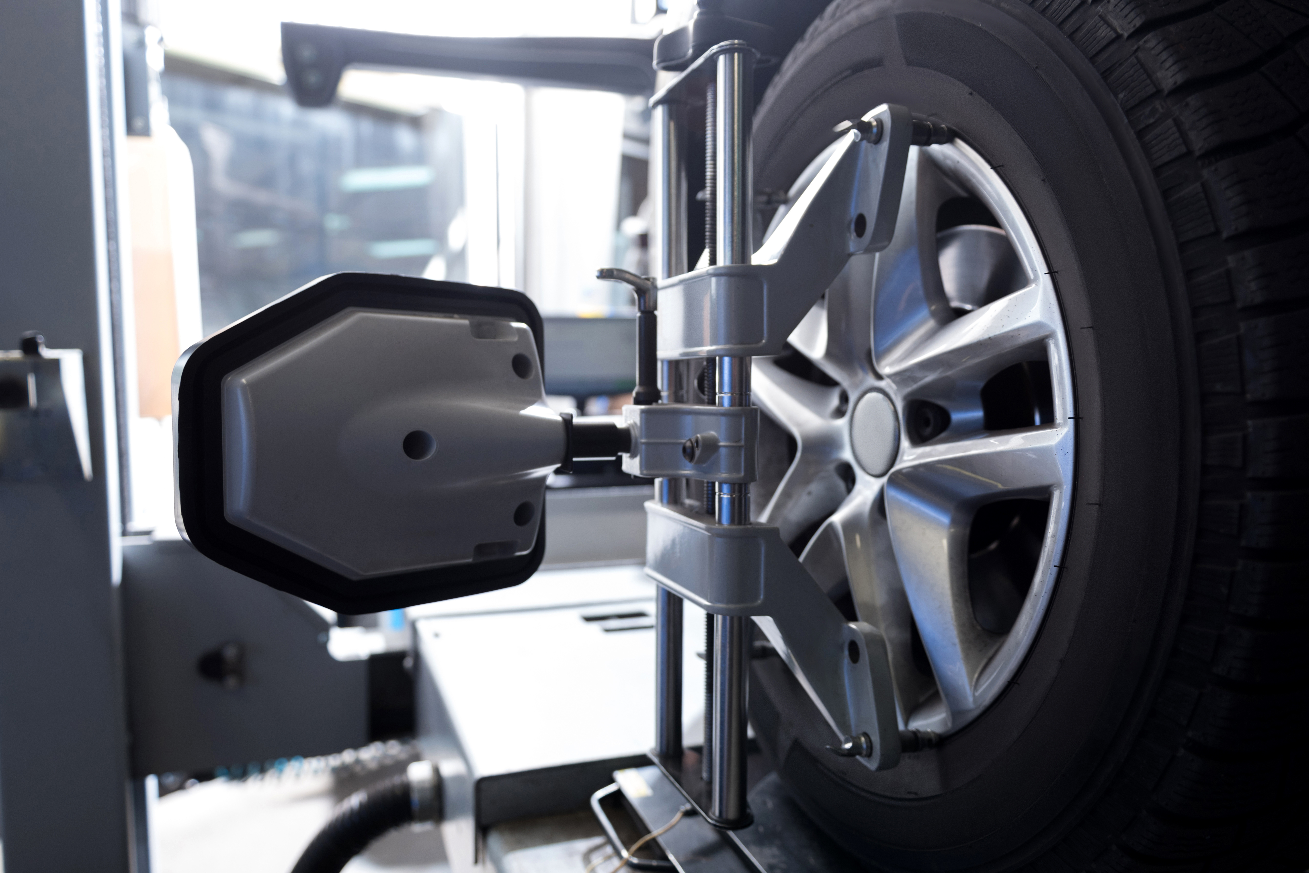 Alignment machine clamp on wheel