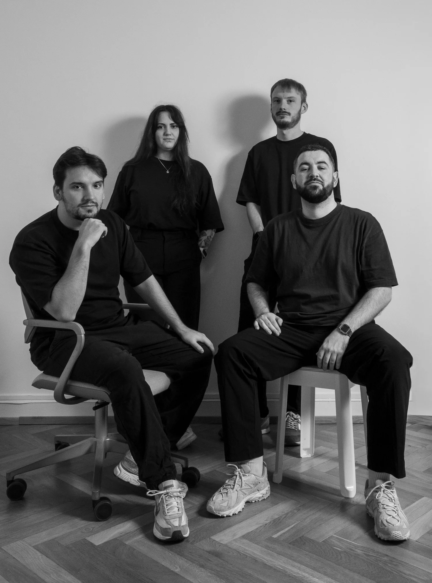 photo d'emilien fuchs, co-fondateur de l'agence studio seja, en train de travailler sur son ordinateur