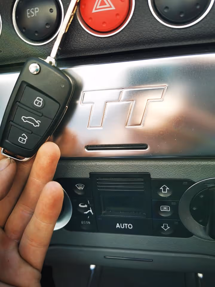 Southcoast autolocks car locksmith in portsmouth, waterlooville, fareham, Havant and alton