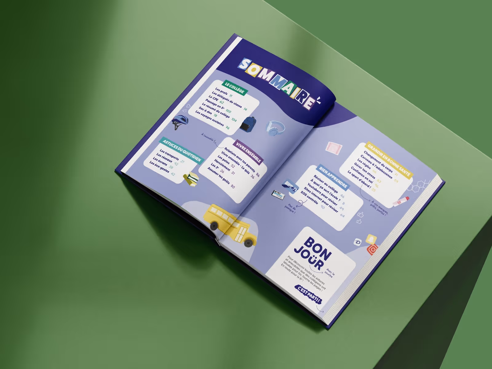 Livre ouvert sur une table verte montrant un sommaire coloré avec des sections sur le collège, la vie ensemble, les astuces du quotidien, bien apprendre et grandir en bonne santé.