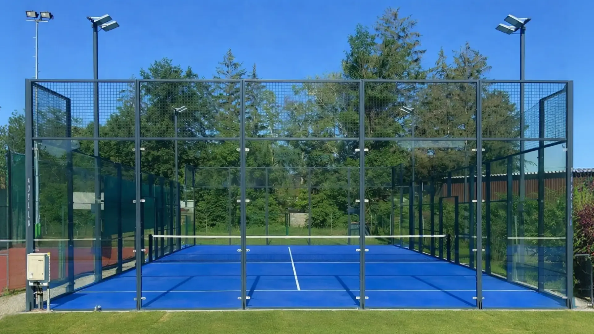 A man playing padel