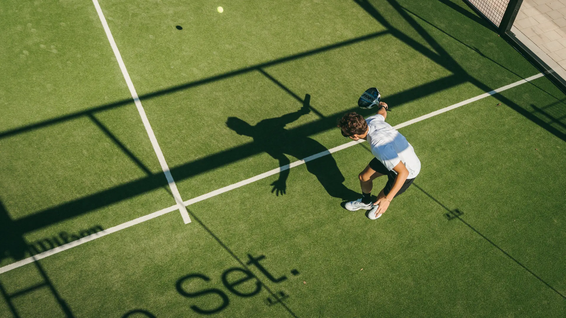 A man playing padel