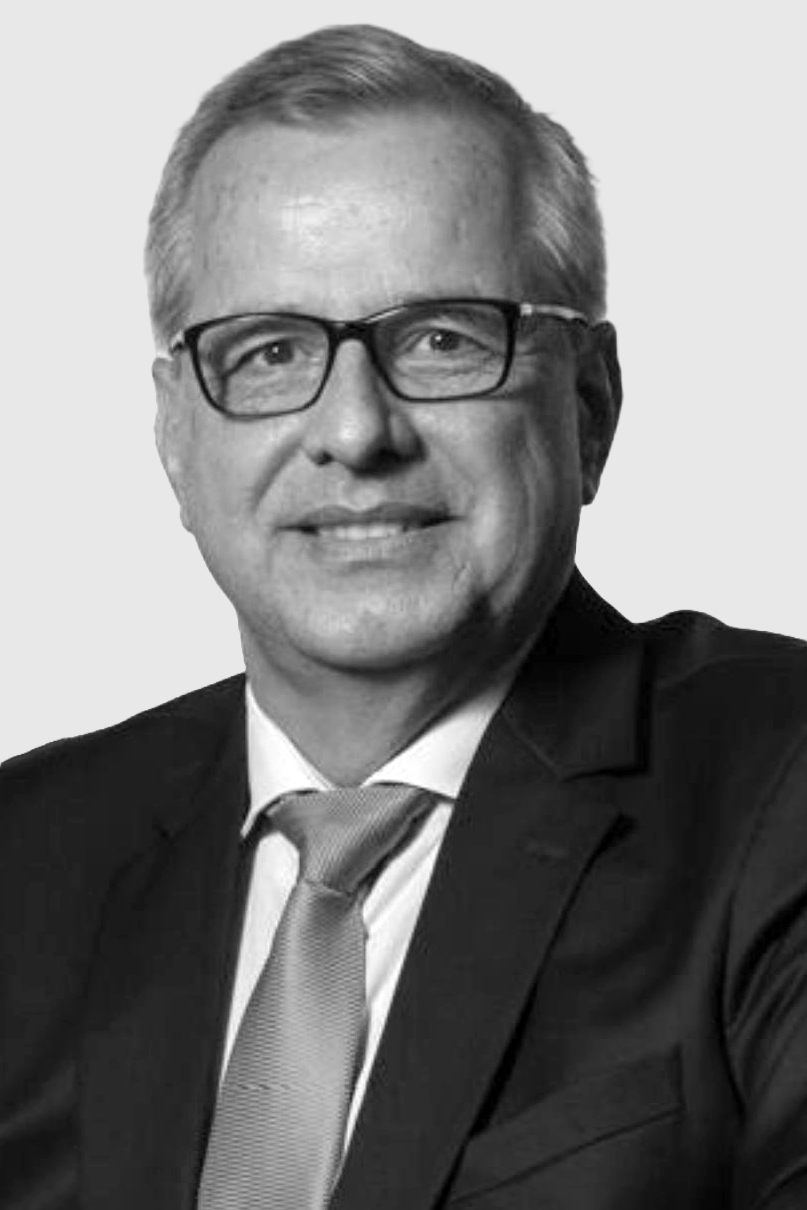 Picture of Antônio Sanches in B&W.