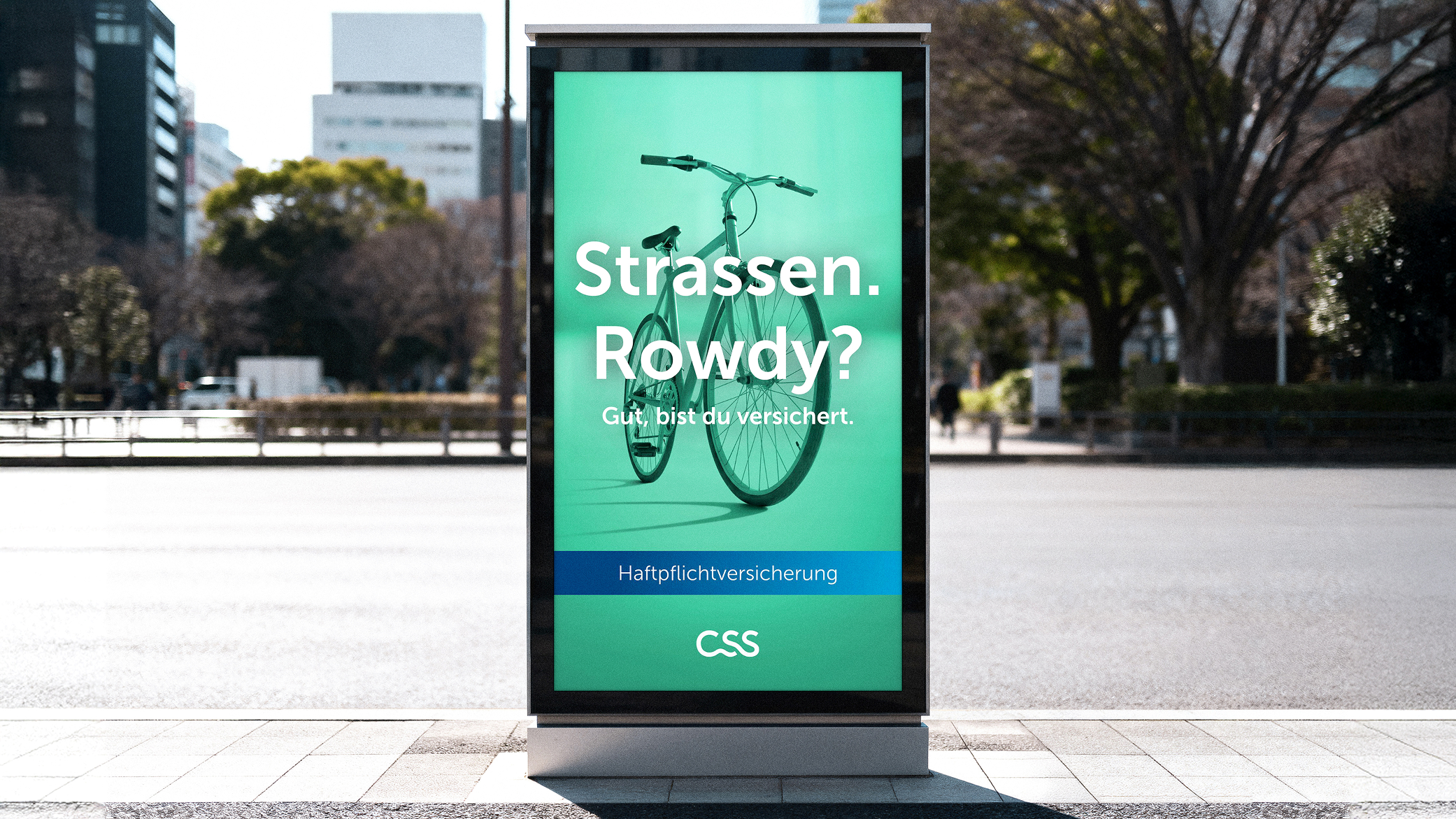 CSS Sachversicherung Kampagnenmotiv mit monochromem Objekt und prägnanter Headline aus der neuen Vermarktungsplattform