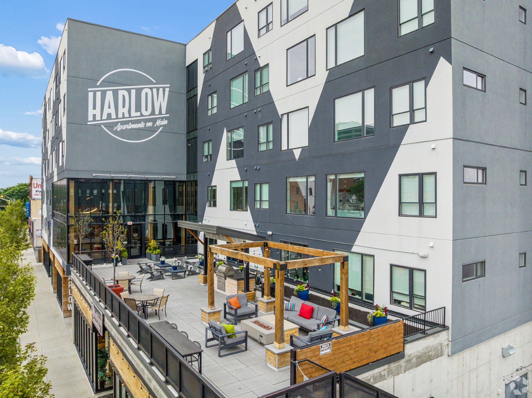 Exterior of building at Harlow on Main in Columbus, Ohio