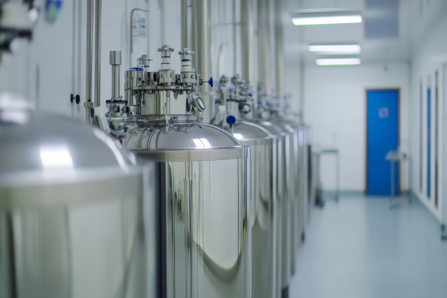 Industrial piping and high-pressure chemical reactor valves