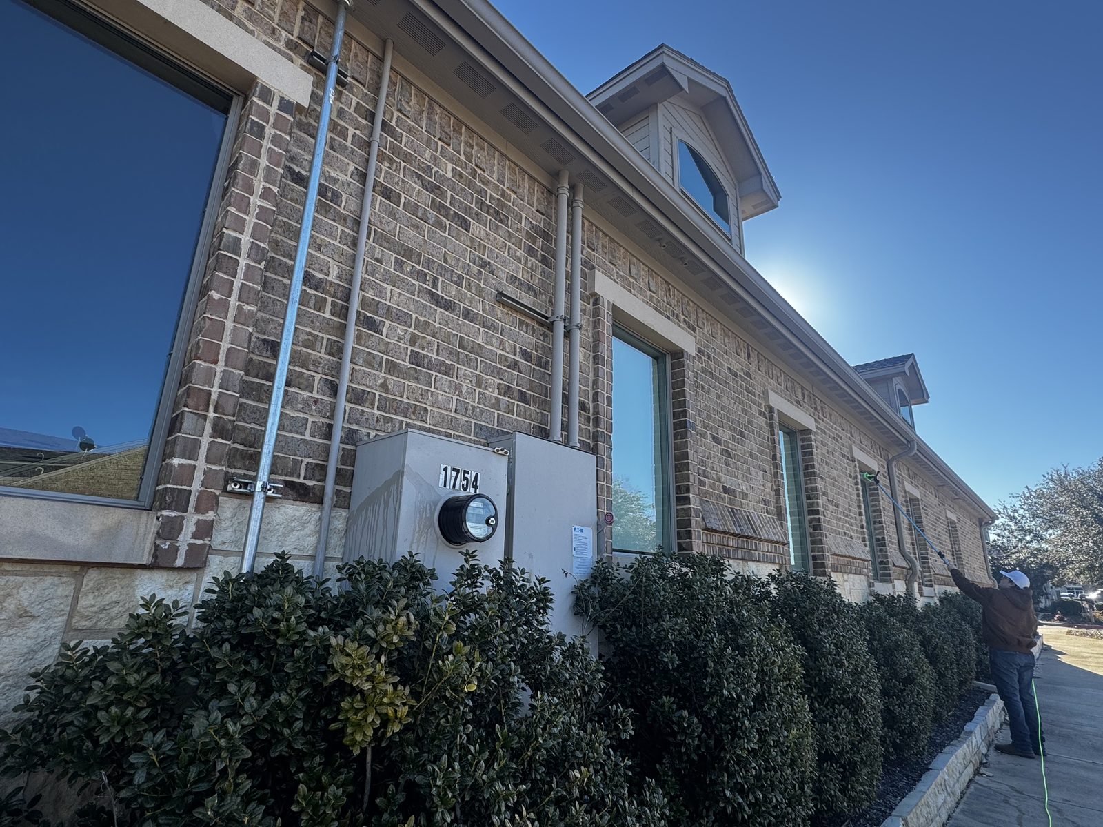 Commercial window cleaning