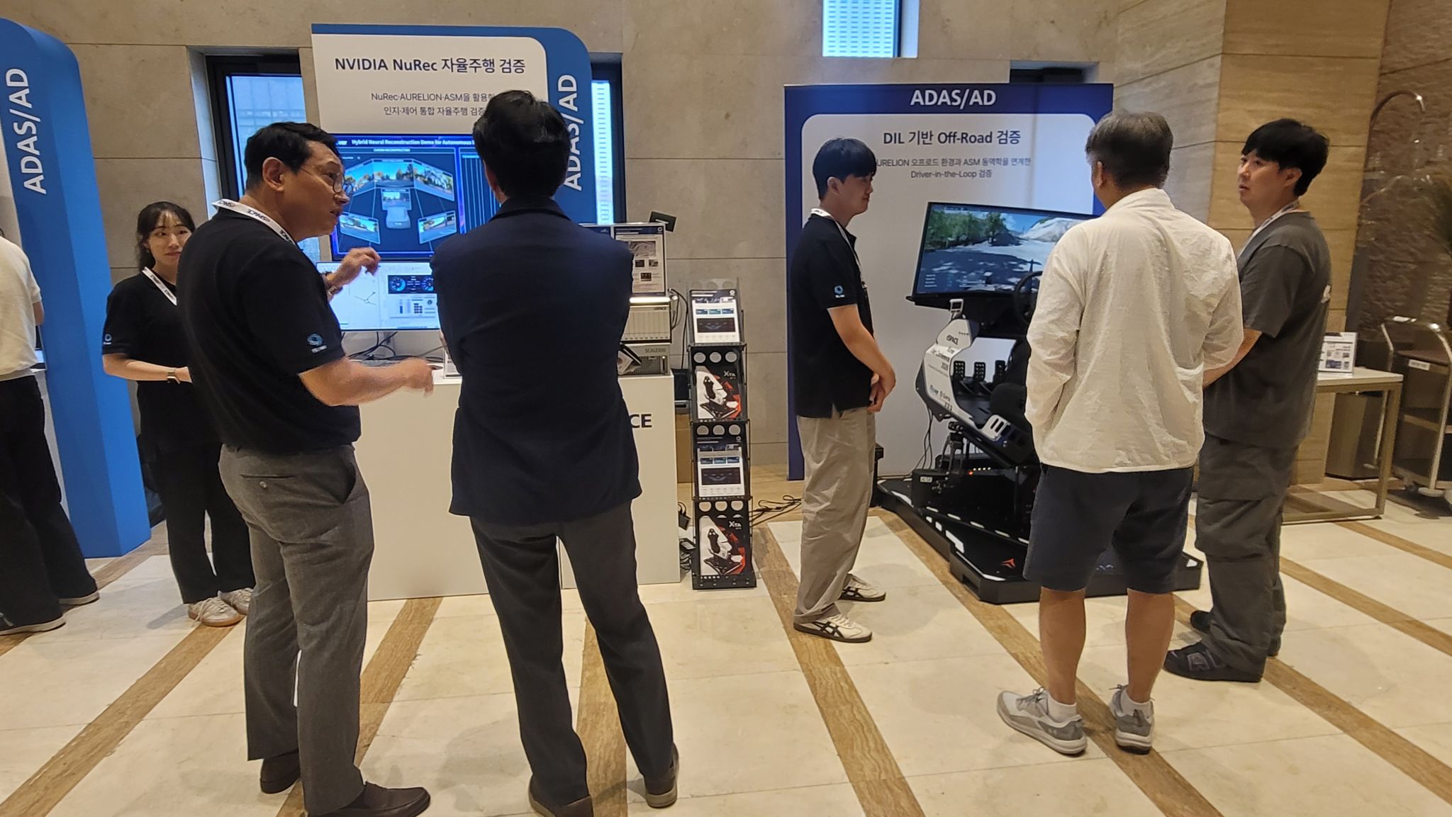 dSPACE User Conference Korea 2026 플로버(Flover) 데모 부스 현장 - NVIDIA NuRec 자율주행 검증, DIL 기반 Off-Road 검증