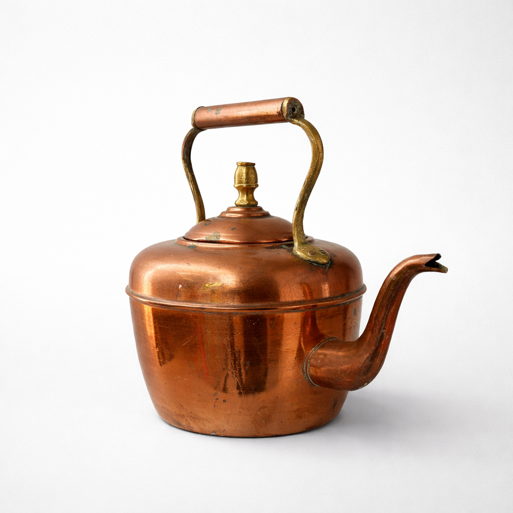 théière en cuivre ancienne