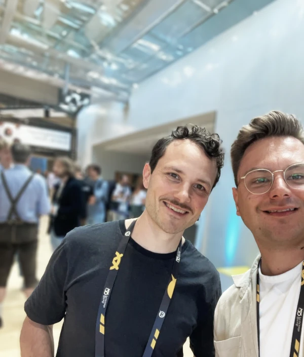 Messeauftritt von metergrid mit dem Co-Founder Julian Schulz und David Biener