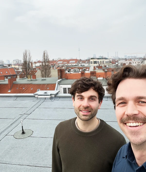 Sichtung eines Dachen für ein Mieterstromprojekt von Alan Atzberger (Head of Partnerships) und Julian Bergmann Sales Manager