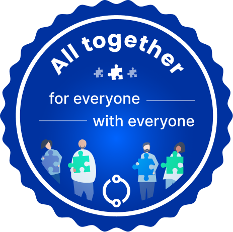 Blauer Aufkleber mit der Aufschrift ‚All together for everyone with everyone‘ und vier stilisierten Menschen, die große Puzzleteile halten.
