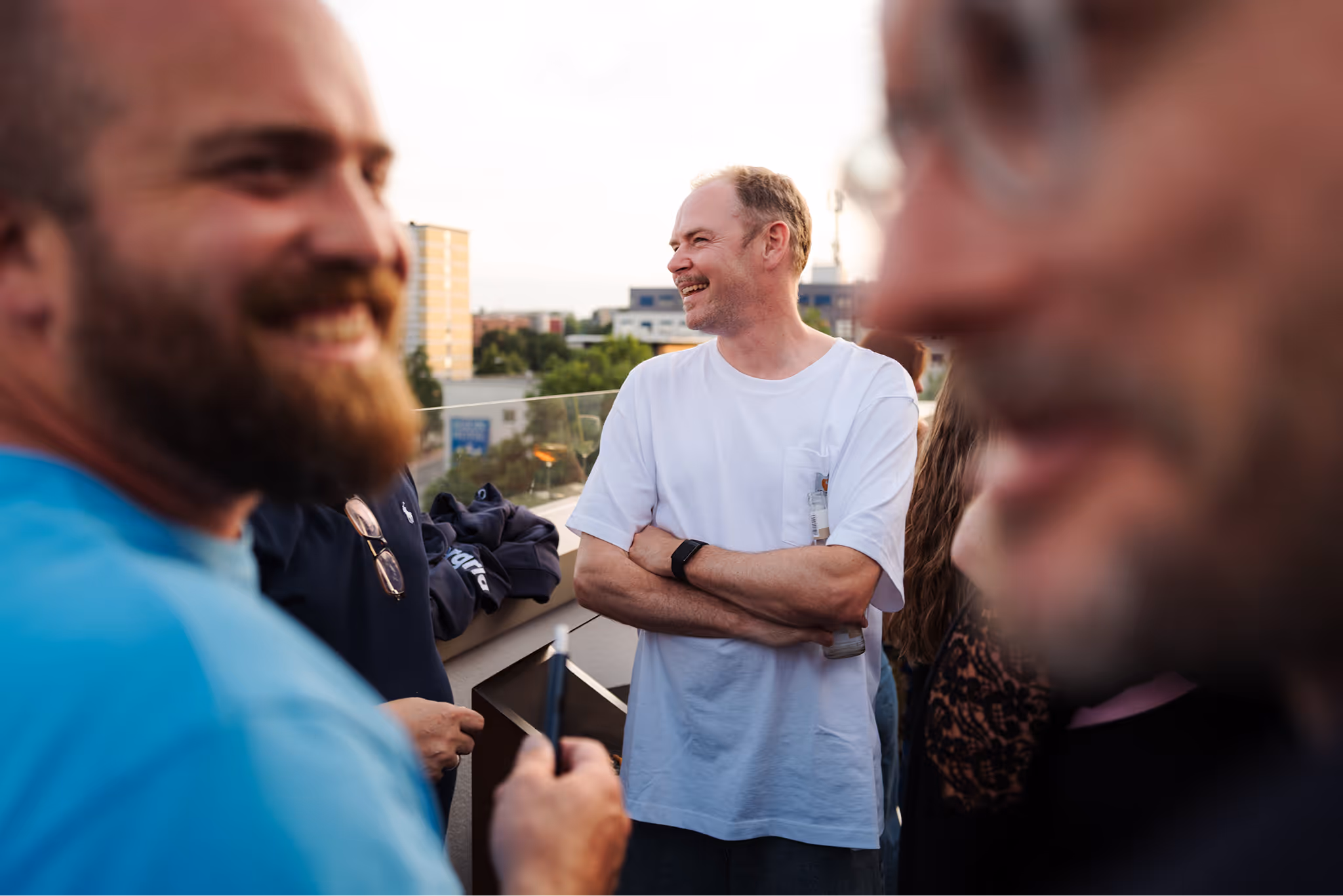 Geschäftsführer Johannes Mewes bei einer Präsentation der Unternehmensziele beim Company Offsite 2025