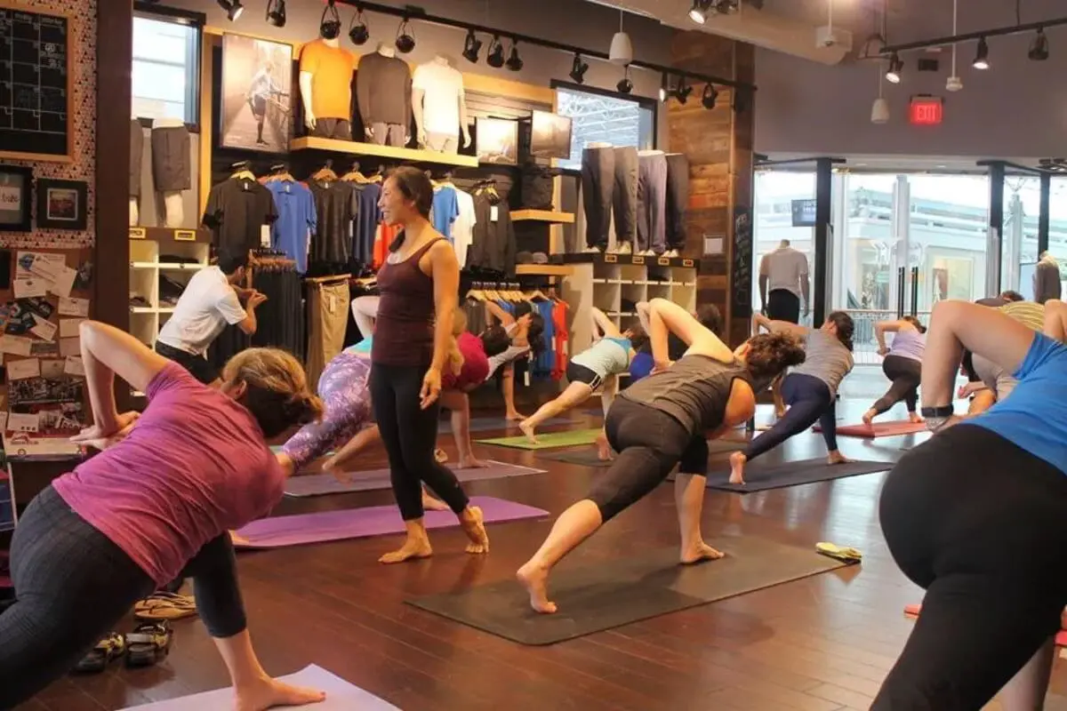 lululemon yoga (1).jpg
