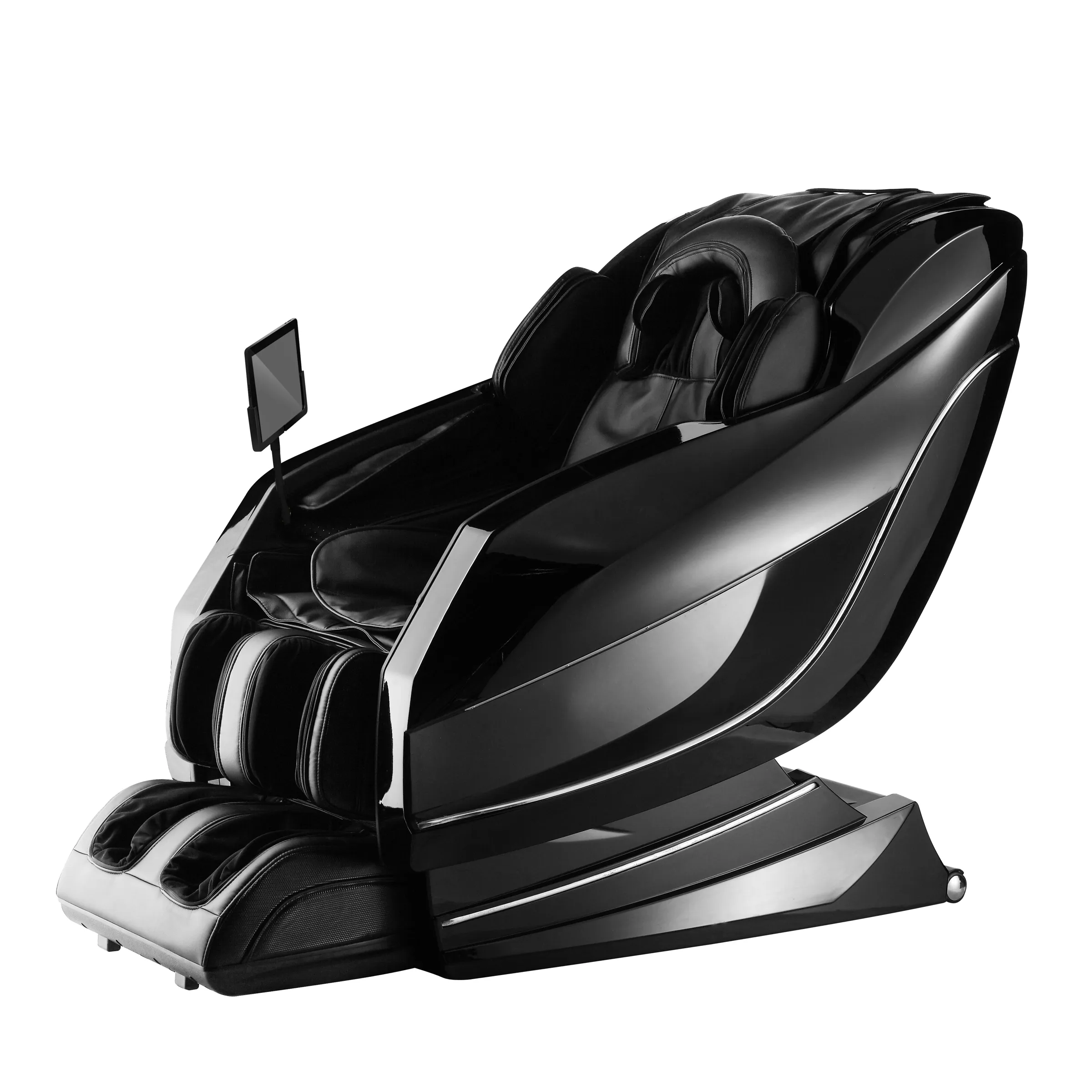 Musta hierontatuoli, jossa on hopeanvärisiä yksityiskohtia ja pieni näyttö sivulla, valkoisella taustalla.