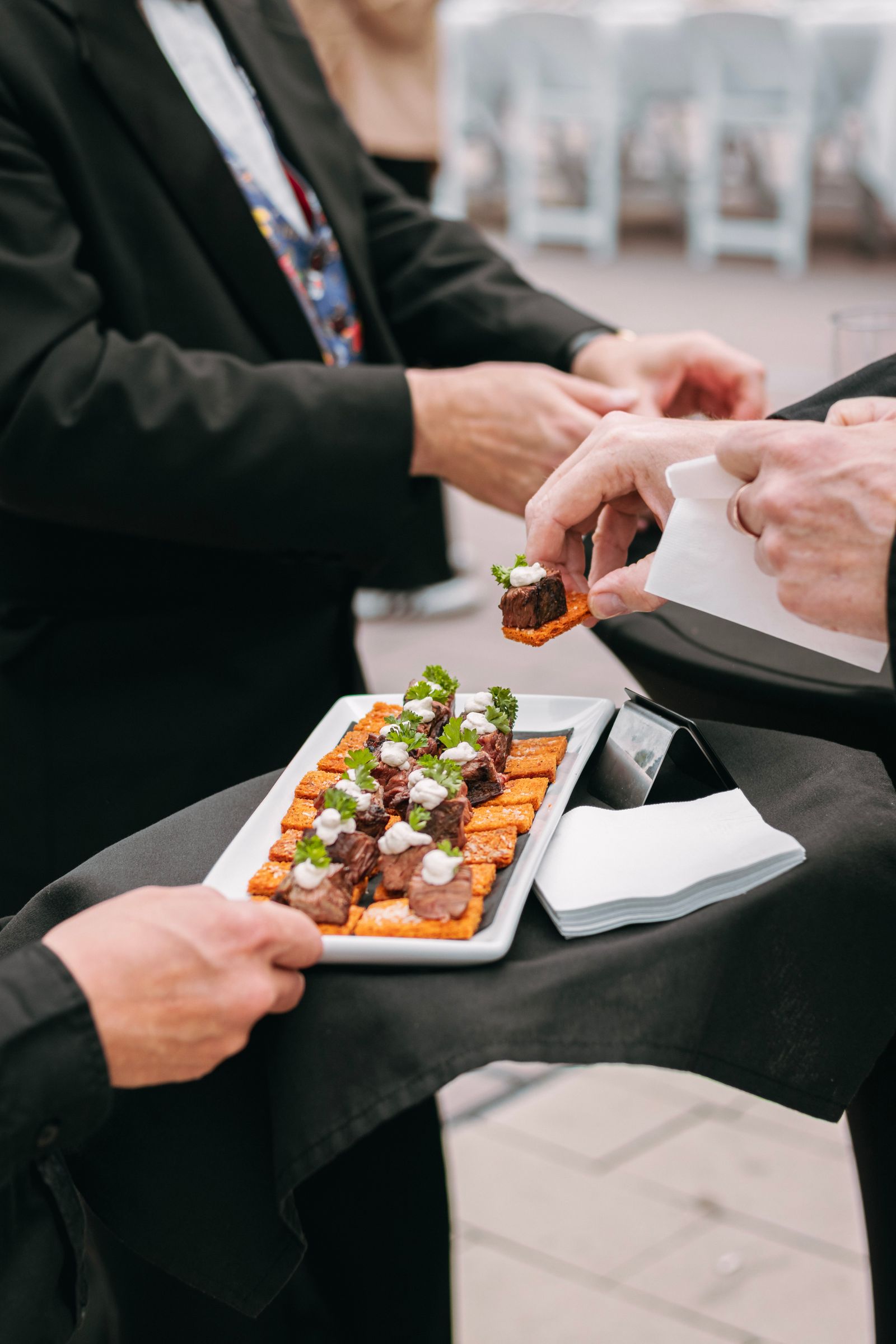 Flying Fingerfood auf Tabletts