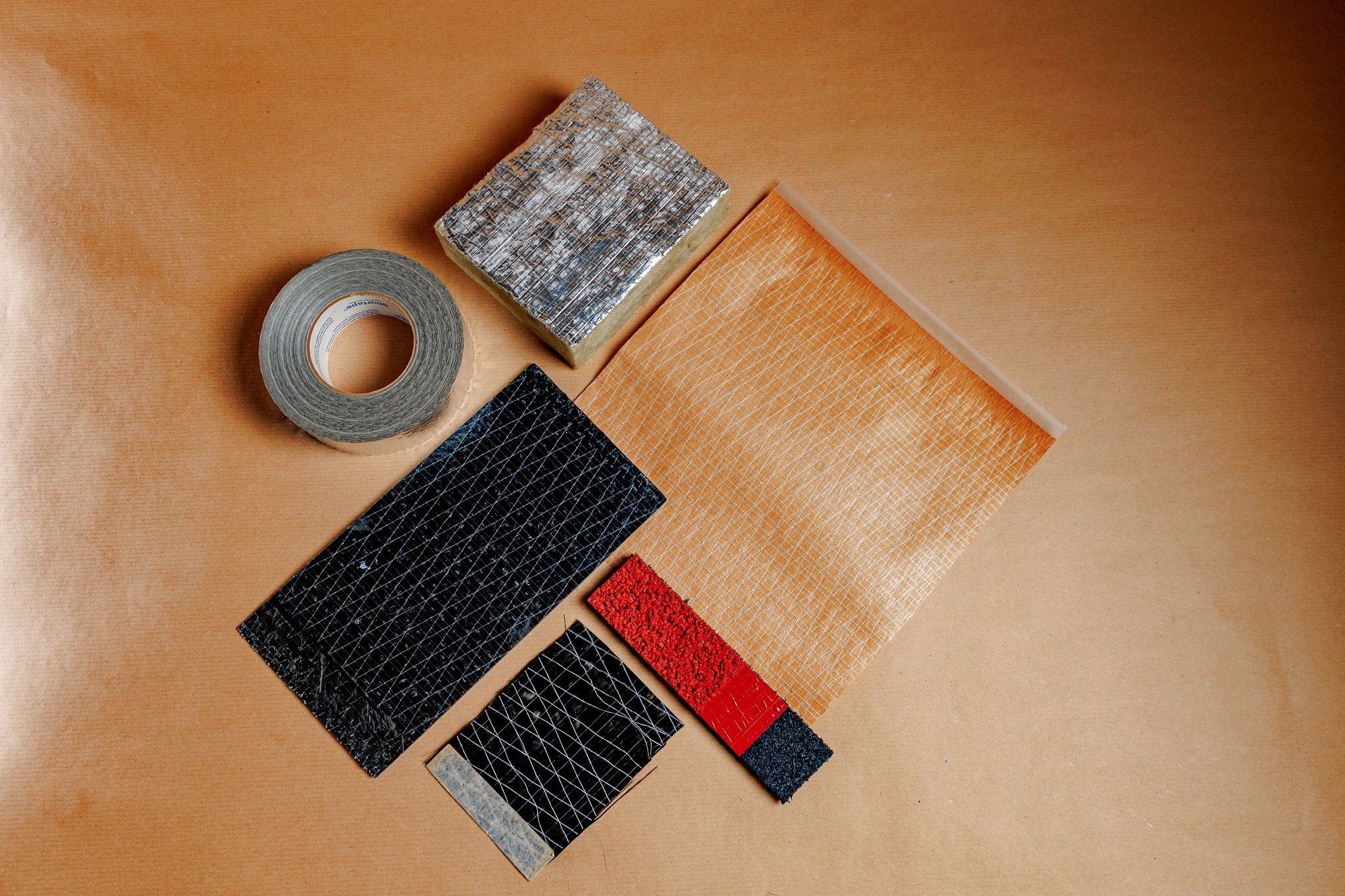 Eine Produktbild von Schaumstoff und Klebeband