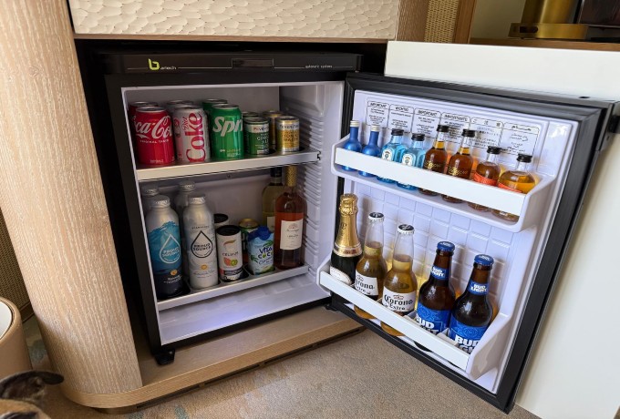four-seasons-resort-palm-beach-mini-bar-fridge