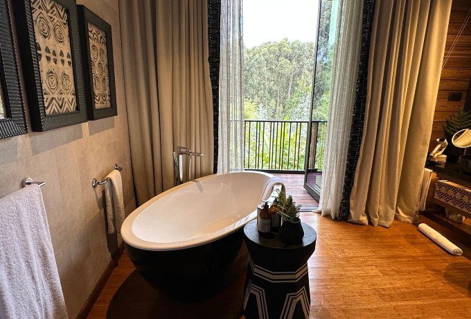 Bathroom at One and Only Gorillas Nest