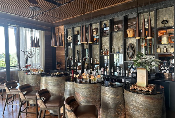 Bar at the One and Only Gorillas Nest