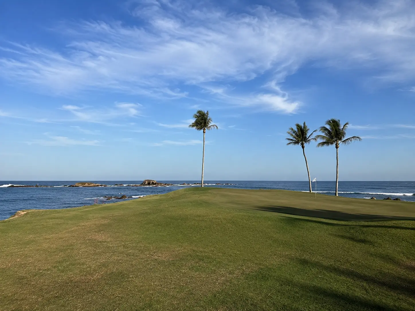 The famous Tail of the Whale island green on the Pacific Course at Punta Mita overlooking the Pacific Ocean.