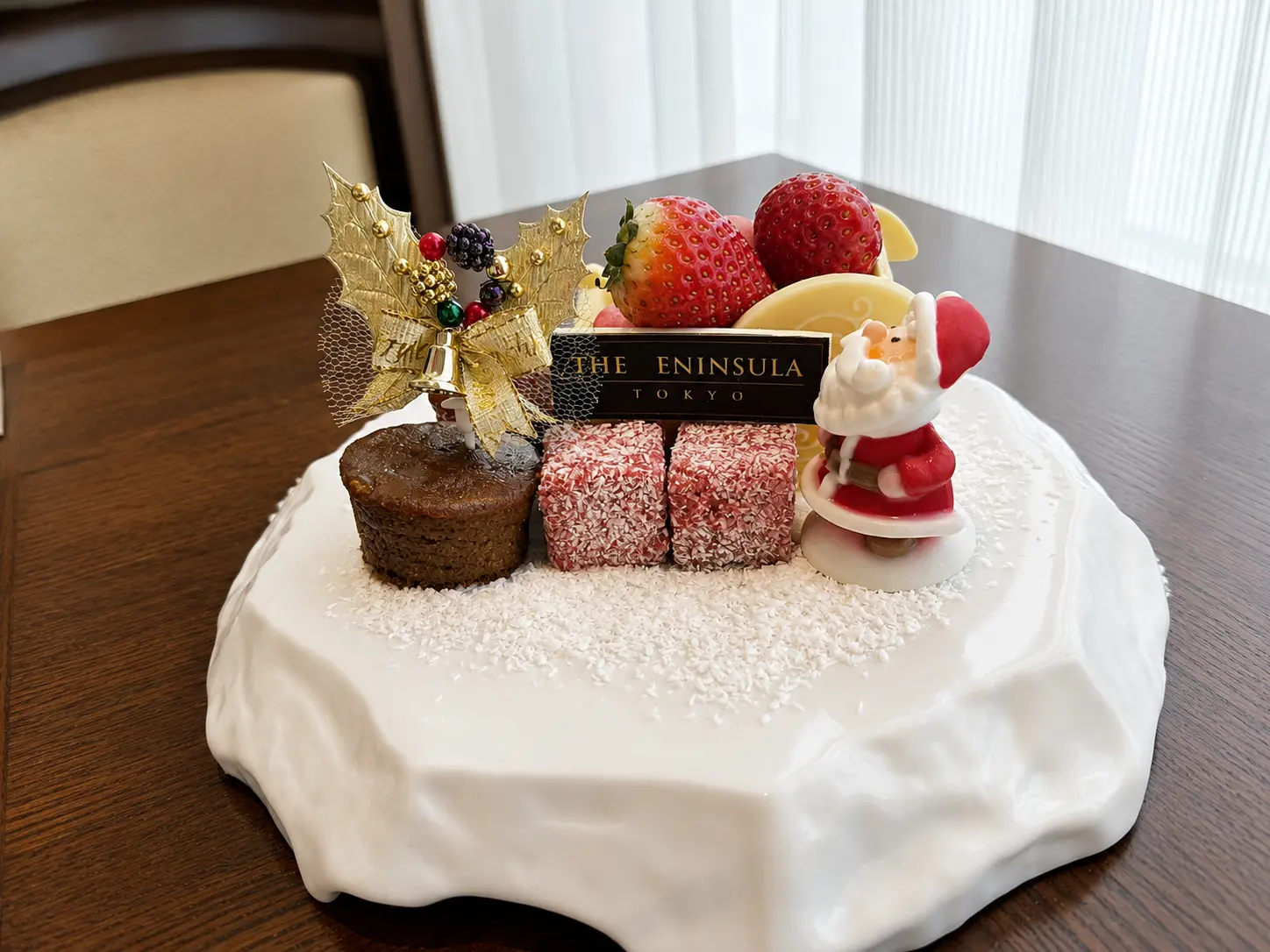 Peninsula PenClub welcome amenity with strawberries and chocolates at The Peninsula Tokyo