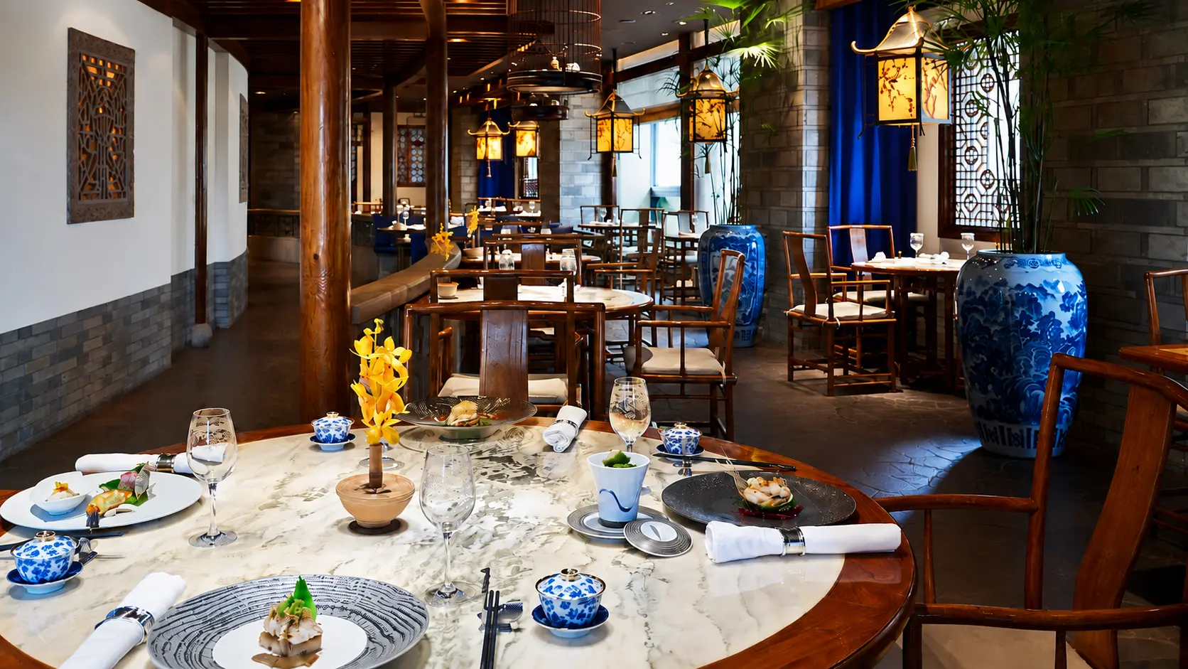 Interior of Hei Fung Terrace at The Peninsula Tokyo with Chinese-inspired design, lanterns and blue-and-white ceramics.