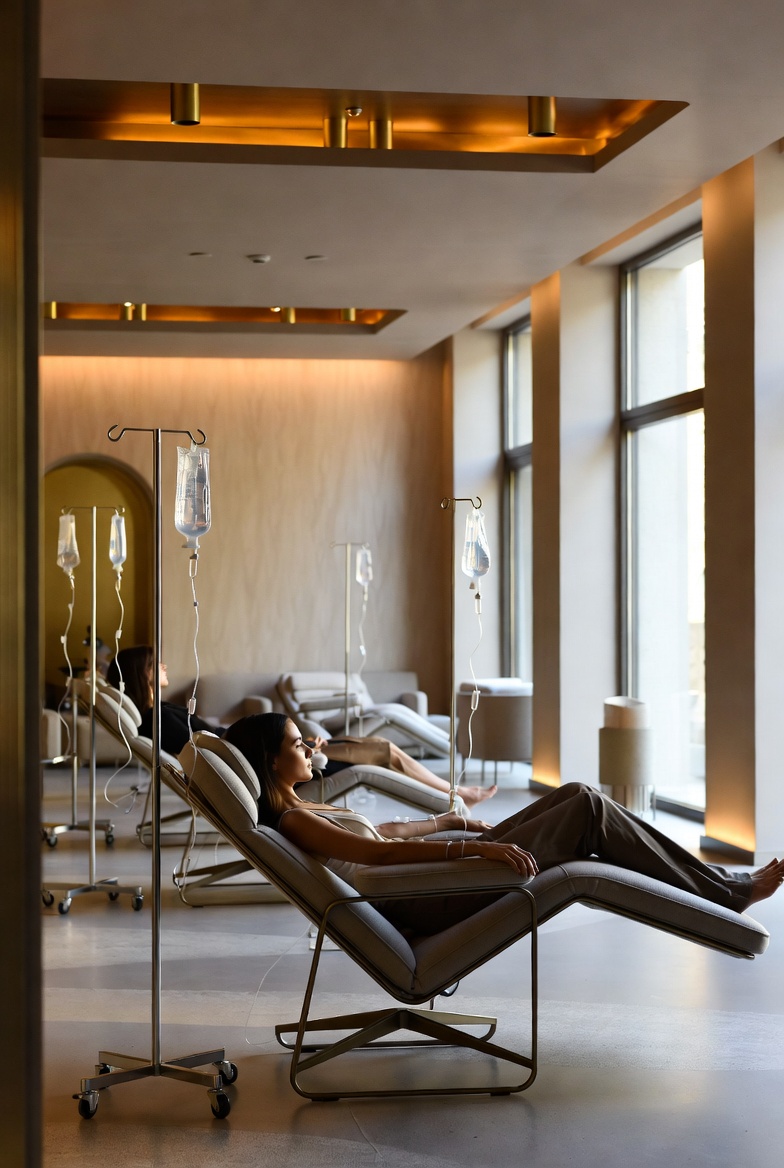 Dr. Grawunder in consultation — WunderLife medical aesthetics