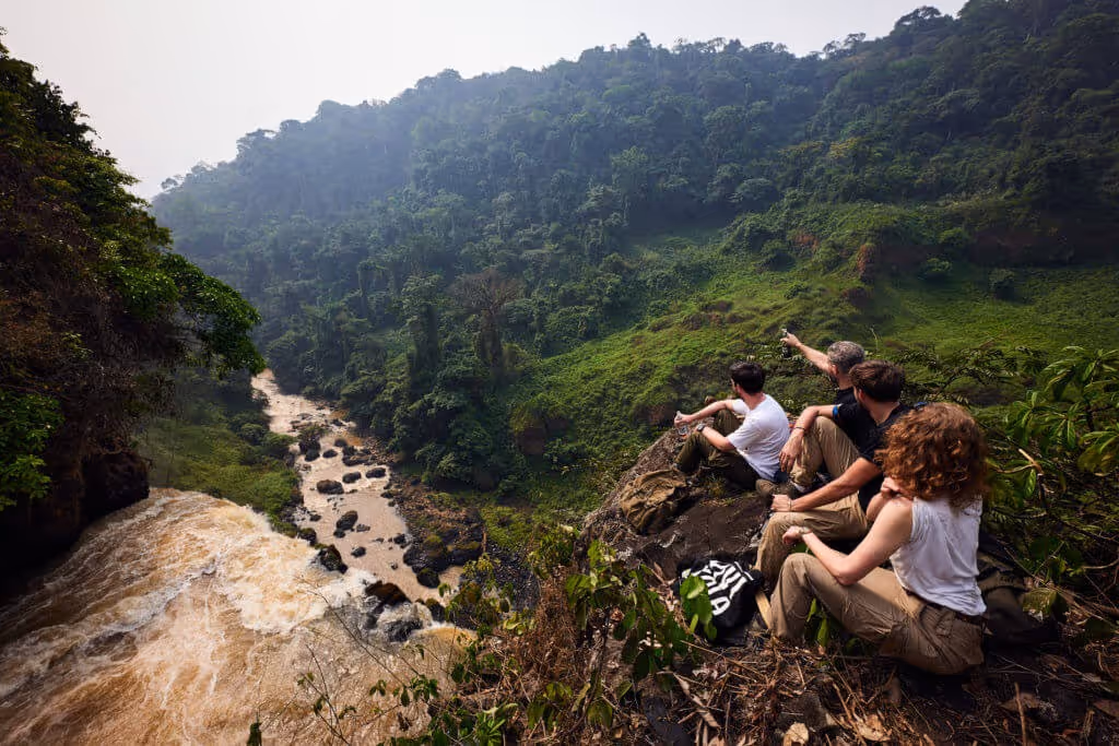 Am Rande des Wasserfalls