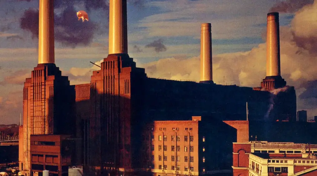 Battersea Power Station with an inflatable pig floating between the chimneys.