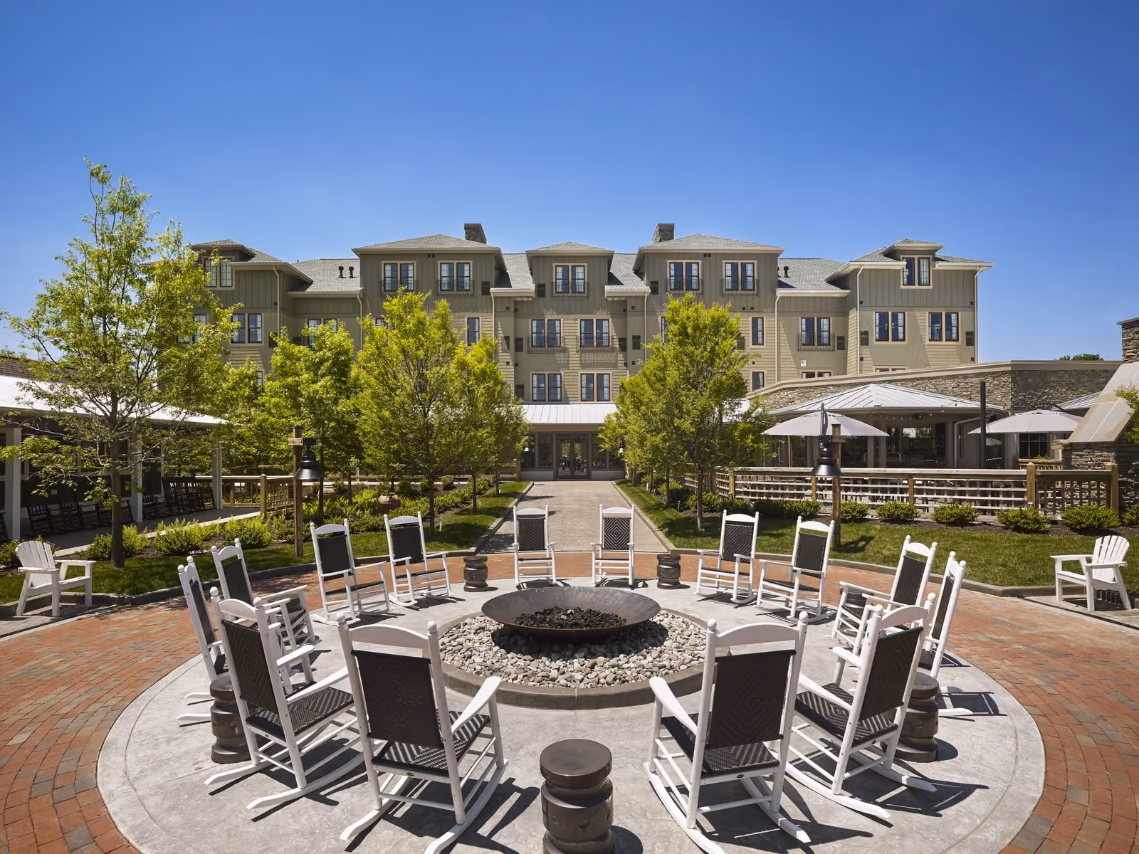 Courtyard and exterior grounds of The Inn at Chesapeake Bay Beach Club