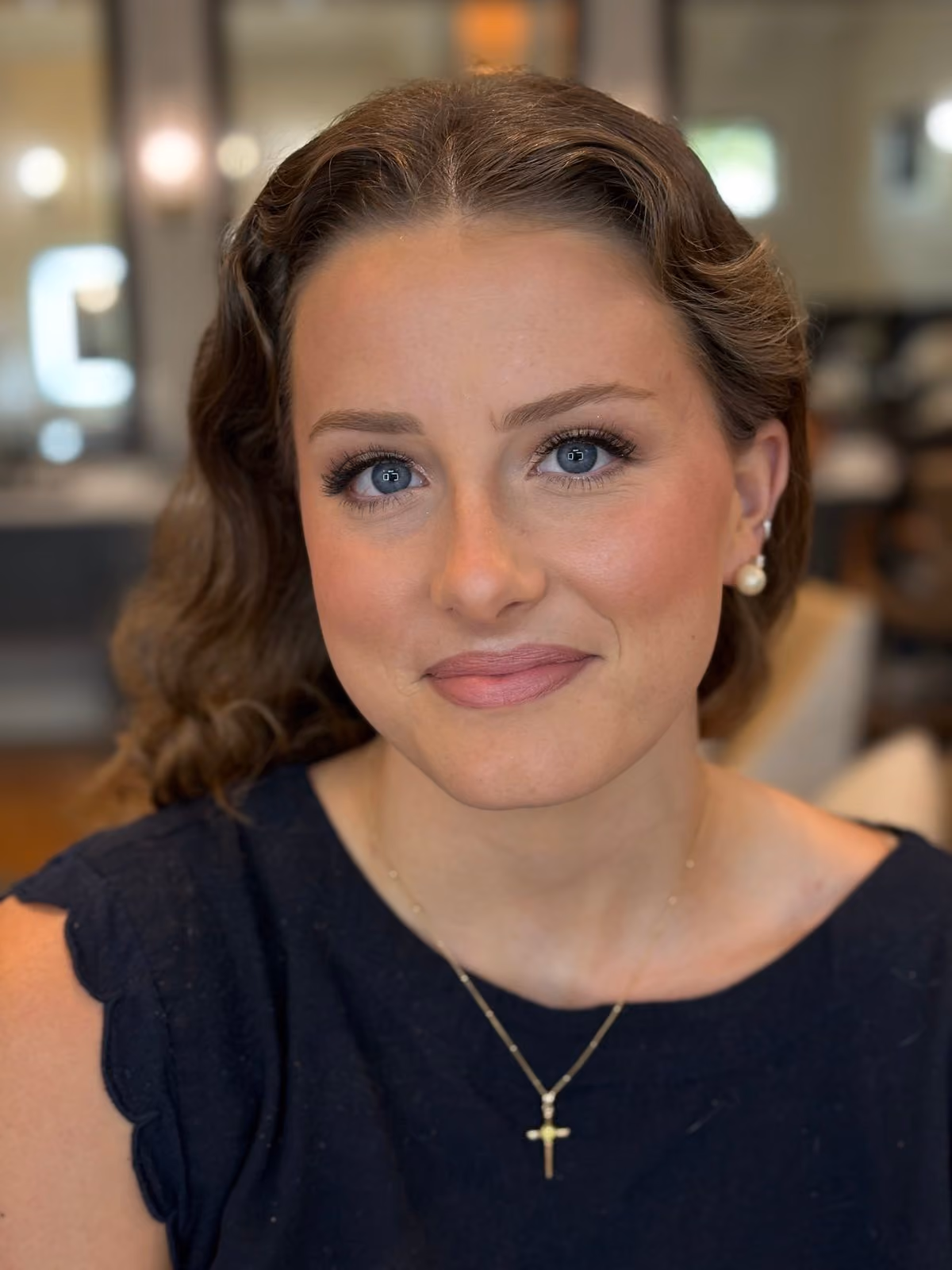 Vintage finger waves with soft glam bridal makeup at Chesapeake Bay Beach Club