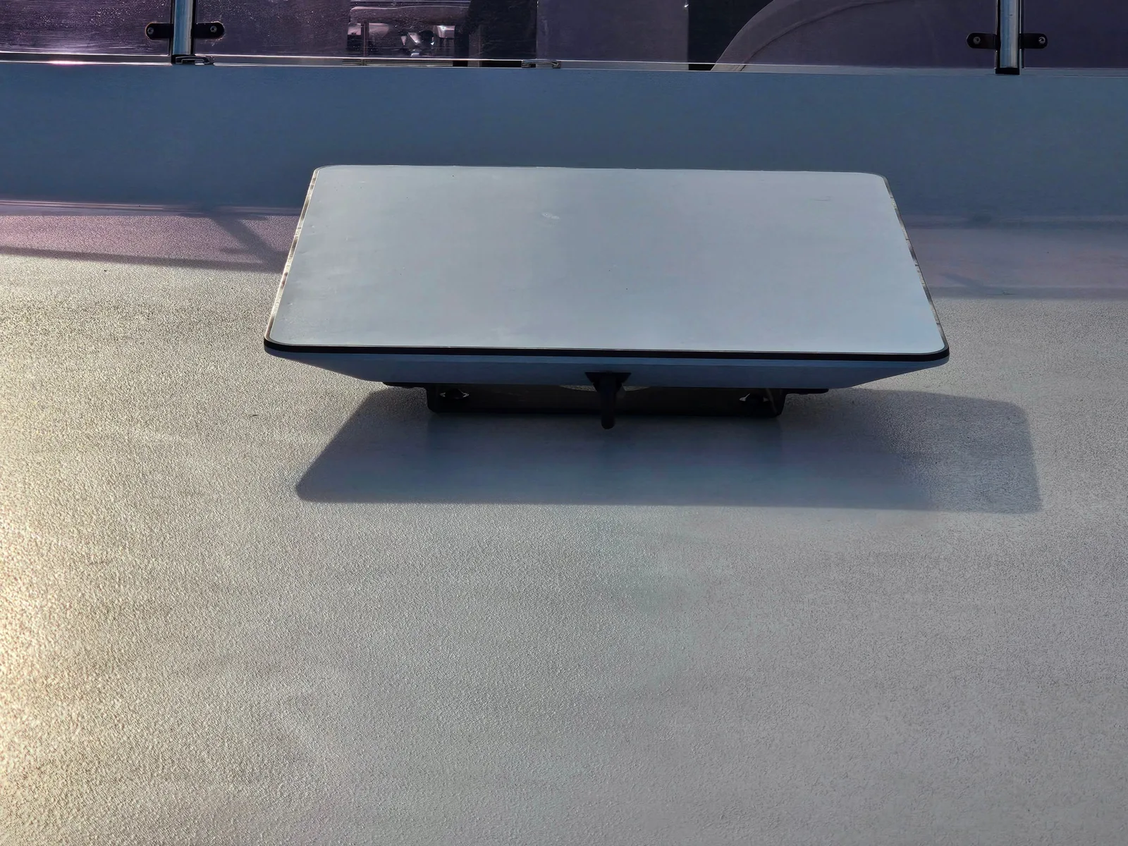 Starlink Maritime antenna installed on a yacht by NetInSat