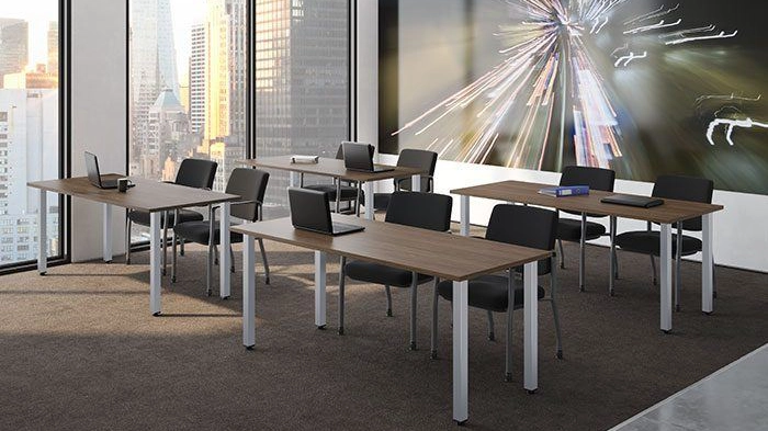 Training room with modular tables, task chairs, and presentation space designed for group learning and meetings