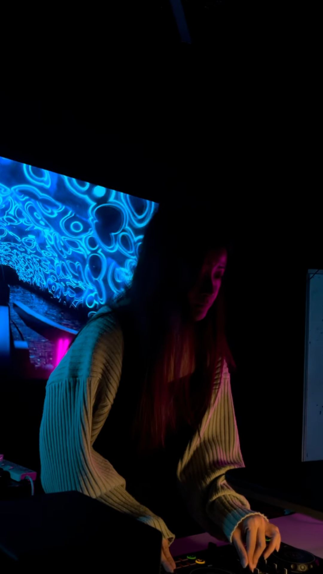 A Hustle DJ class in session