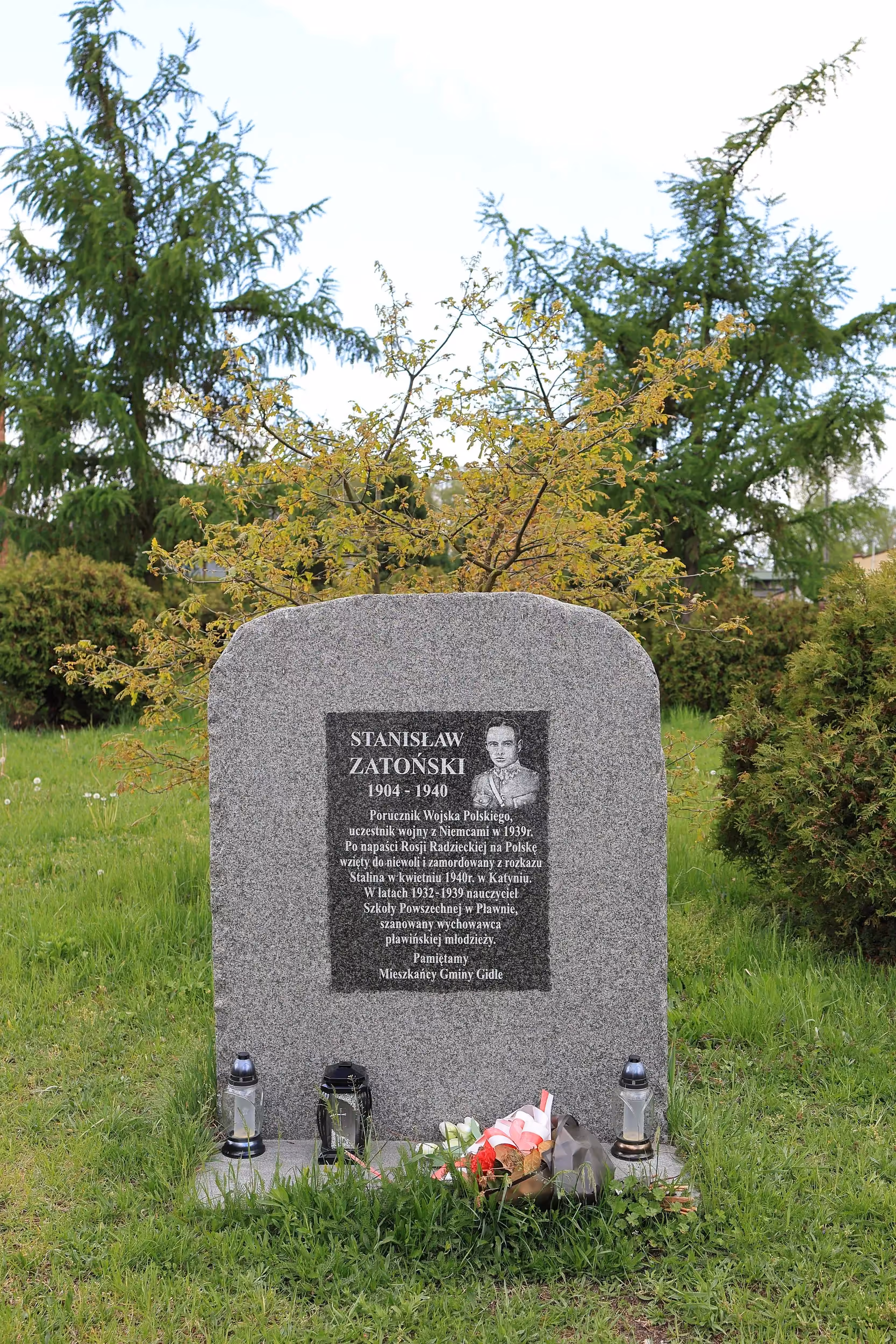 Obelisk upamiętniający zamordowanego w Katyniu porucznika Stanisława Zatońskiego