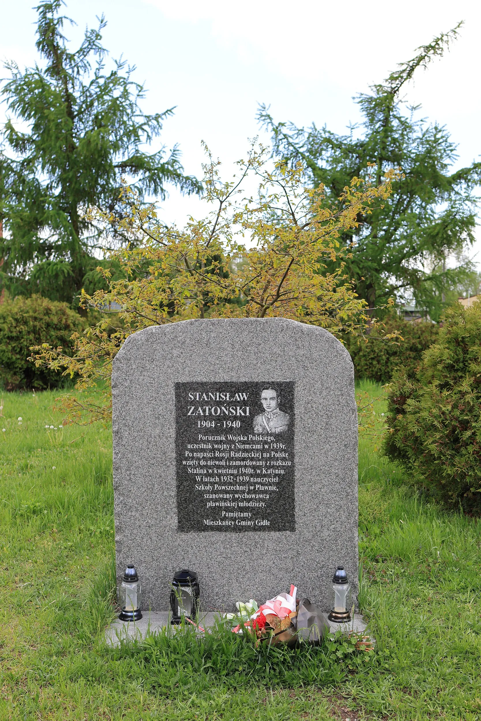Obelisk upamiętniający zamordowanego w Katyniu porucznika Stanisława Zatońskiego