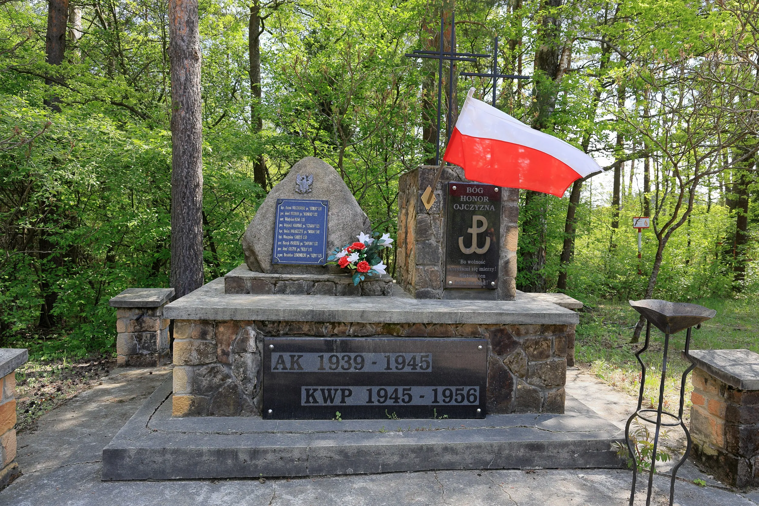 Pomnik Żołnierzy Armii Krajowej i Konspiracyjnego Wojska Polskiego w Woli Życińskiej